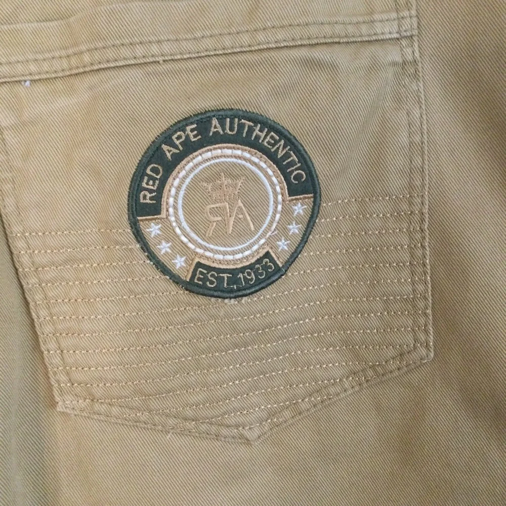 Red Ape Shorts Size 48 - Picture 9 of 10